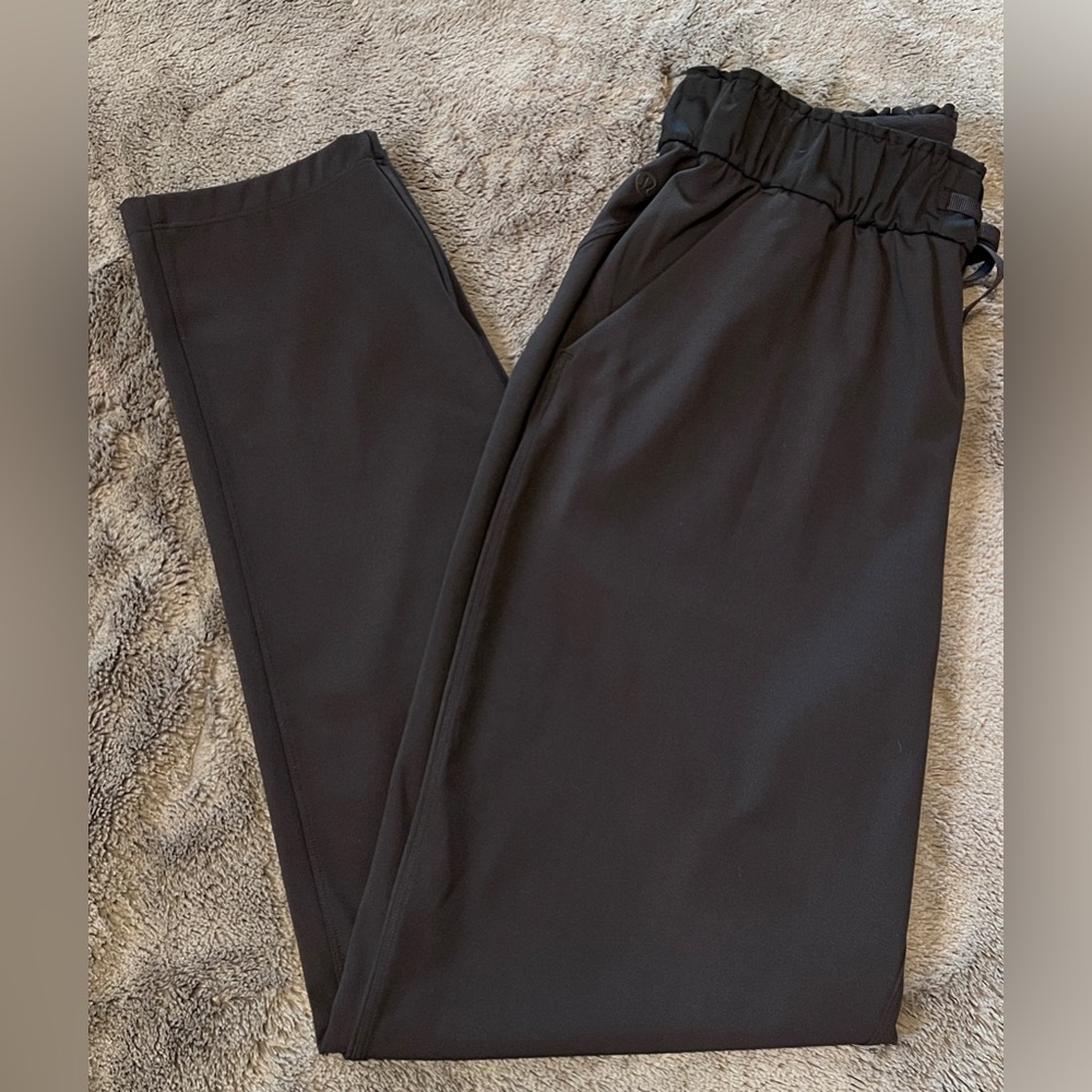 Lululemon Women's On the Fly Pants - Size 4 - Look New!